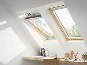 Stoglangis su rankena viršuje VELUX Standard Plus GLL 1061 SK06