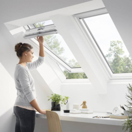 Stoglangis su rankena viršuje VELUX Standard GLU 0061 CK02