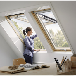 Stoglangis su rankena viršuje VELUX Standard GLL 1061 CK02