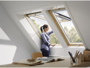 Stoglangis su rankena apačioje VELUX GZL 1051 B MK04